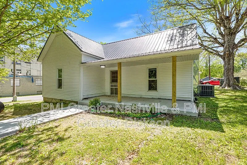 3 bed, 2.0 bath, 1132 sqft, $1,900 — Photo 3
