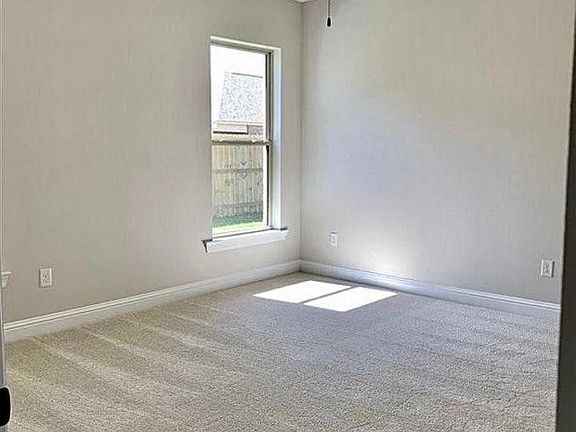 5th image of 624 Beaumont Dr