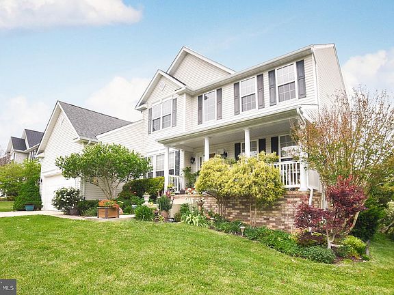 2nd image of 1008 Canterbury Ln
