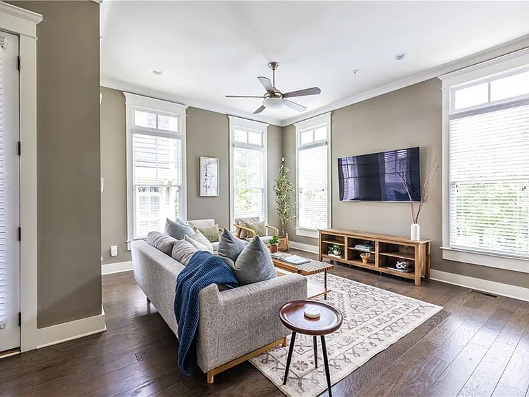 1002 Braeburn Ln — Photo 12