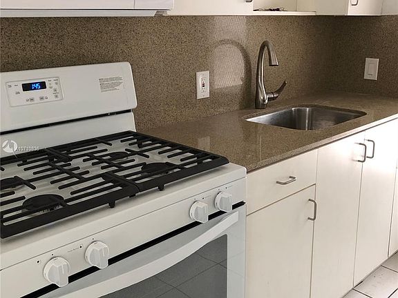 2nd image of 919 Michigan Ave APT 4