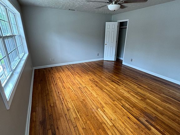4th image of 215 Arcadia St