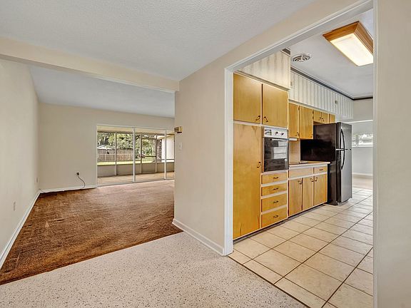 3rd image of 1203 Lindenwood Ln