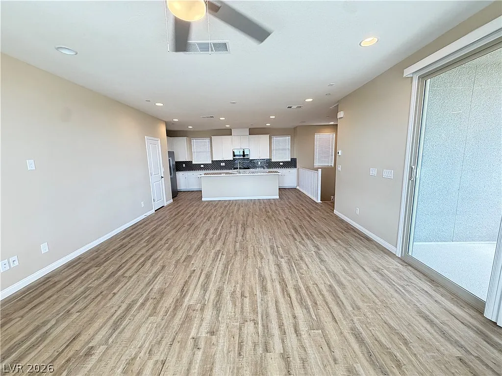3 bed, 3.5 bath, 1992 sqft, $2,850 — Photo 4