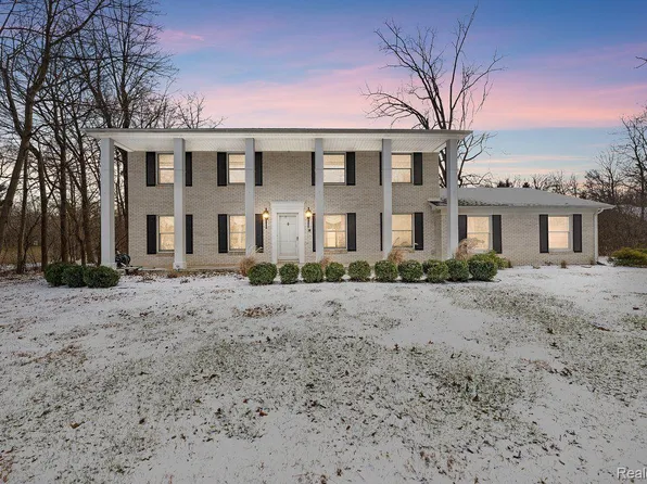 8601 Bridge Rd, Grosse Ile, MI 48138