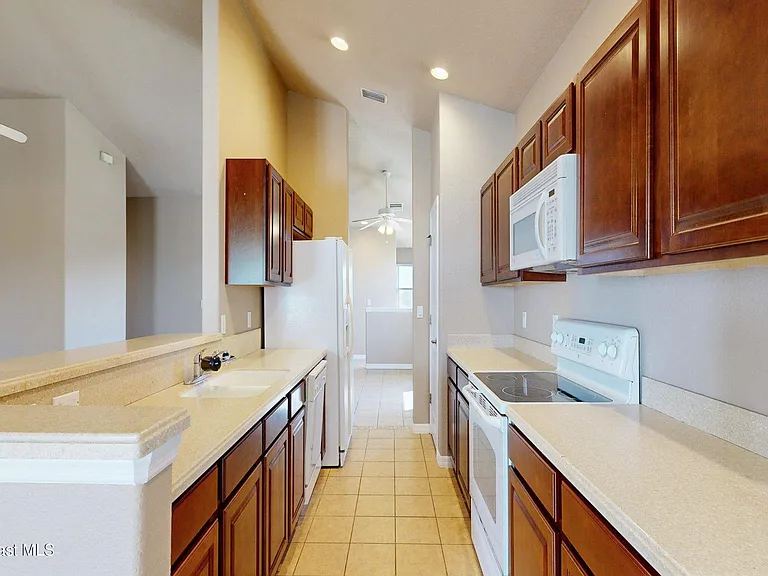 916 Ocaso Ln #206 — Photo 8