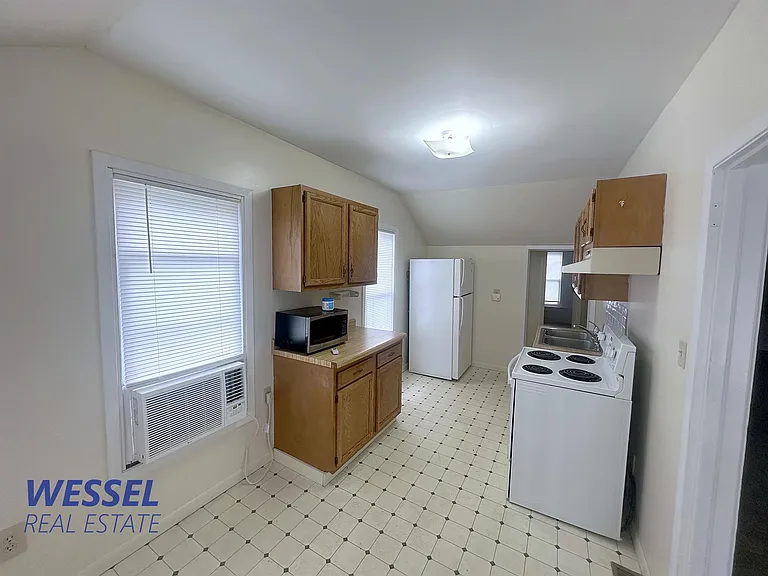 902 N Vernon St — Photo 14