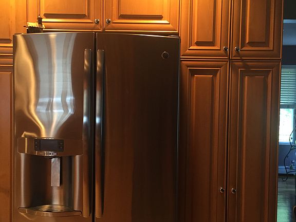 5th image of 80 Bedell St