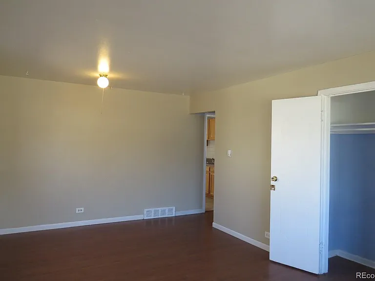1260 S Quieto Way — Photo 3