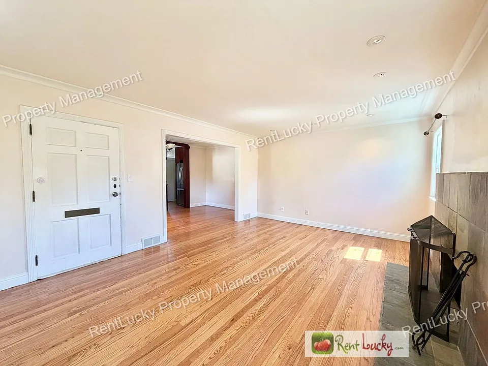 2130 Montvale Pl W