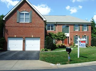 10205 Cross Haven Ct, Rockville, MD 20850