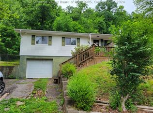 1131 Strawberry Rd, Saint Albans, WV 25177