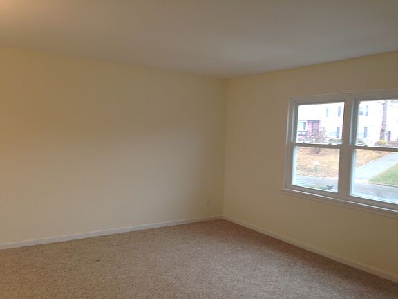 5th image of 2215 Watts Ln