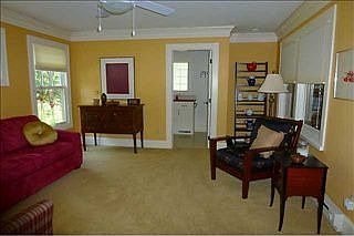 4th image of 3933 Waveland Dr