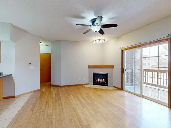 2743 Triple Crown Ln Unit 8, Iowa City, IA 52240