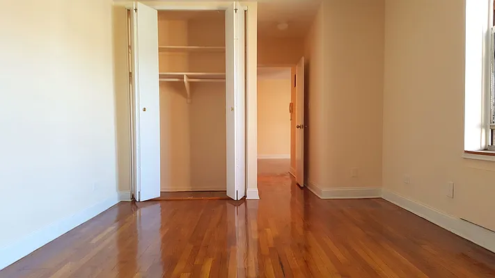 Rented by Realty Queens LLC | media 9