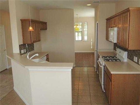 3rd image of 1011 Middle Brook Dr