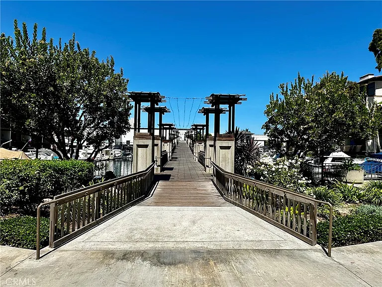 7212 Marina Pacifica Dr N — Photo 8