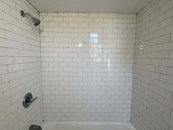 4th image of 805 Summer Ave #1A
