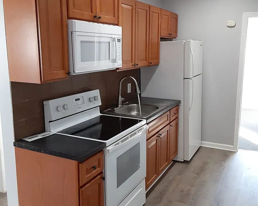 1st image of 4927 Knox St Floor 2