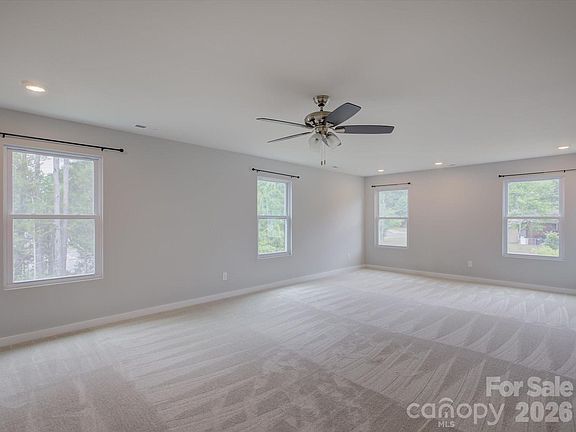 5th image of 804 Peoria Ln