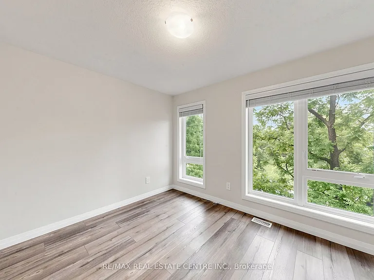720 Grey St S #55 — Photo 33