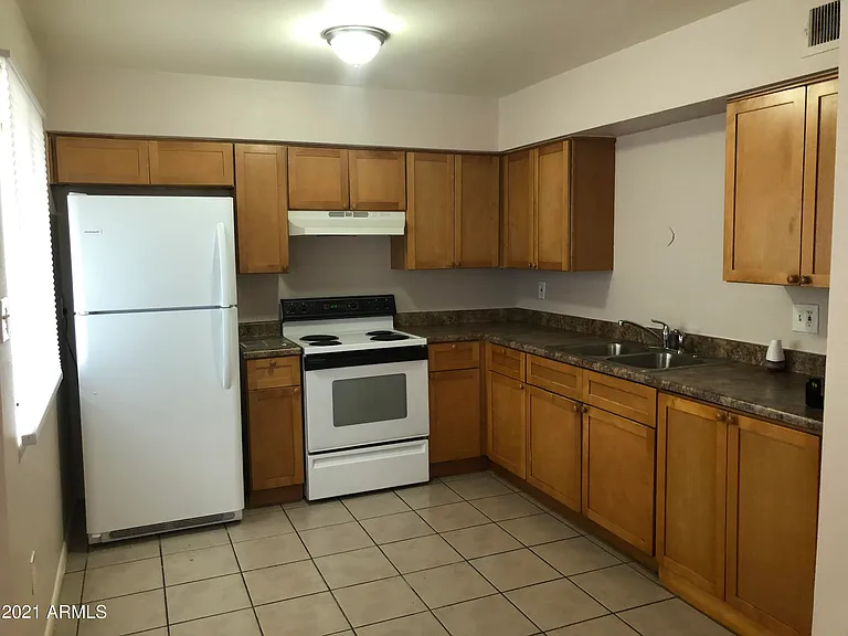 1138 W Dragoon Cir — Photo 3