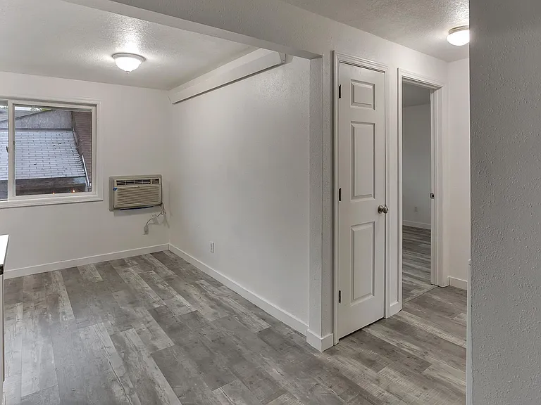 350 W Clackamas Blvd — Photo 11