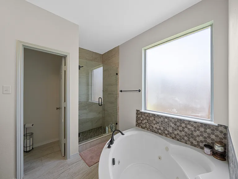 1011 Aylesbury Dr — Photo 29