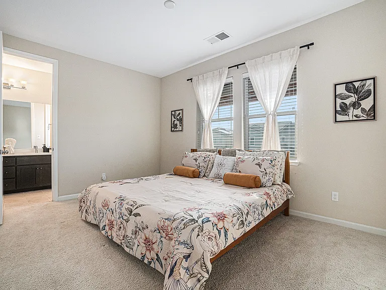 208 Littleton St — Photo 31