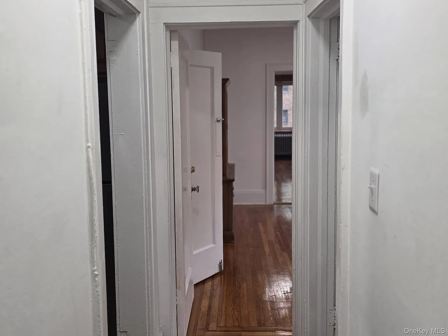 3 bed, 1.0 bath, 1100 sqft, $3,300 — Photo 4