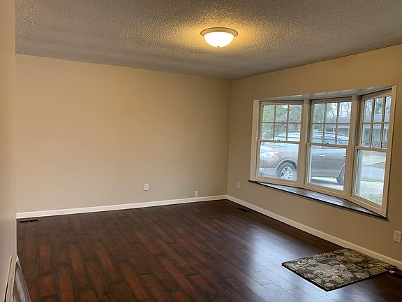 4th image of 375 S Cedar Dr