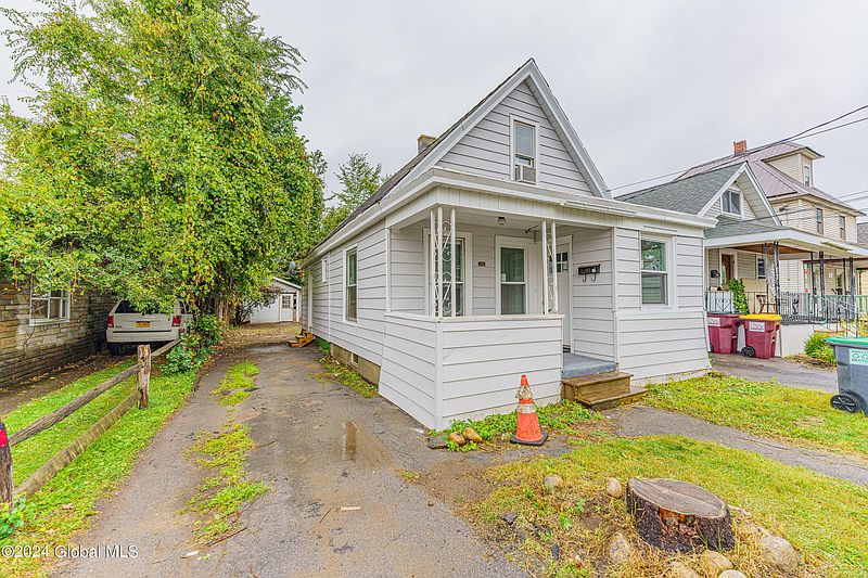 3rd image of 2865 Plunkett Avenue
