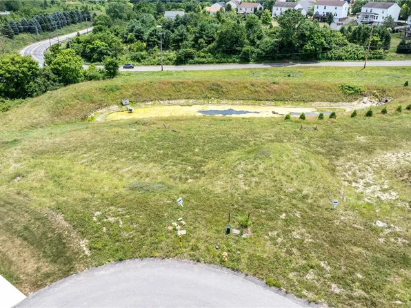 5012 Parkside Dr, Oakdale, PA 15071