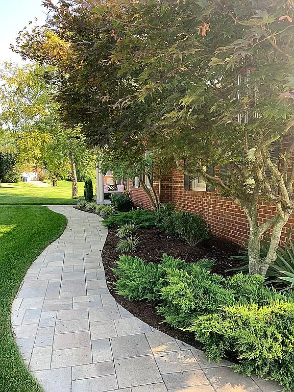 1124 Shagbark Ln photo 1