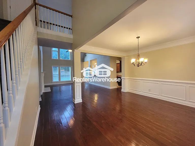 1025 Rowanshyre Cir — Photo 4
