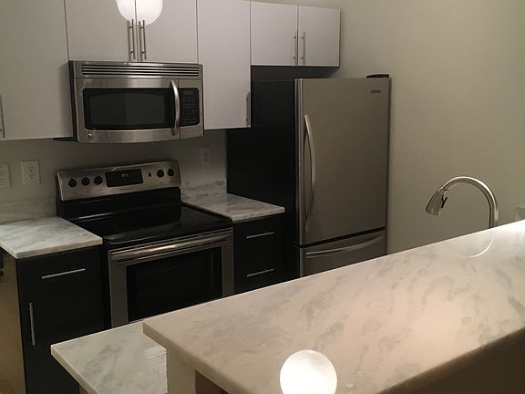 4th image of 1620 Belmont Ave Unit 628