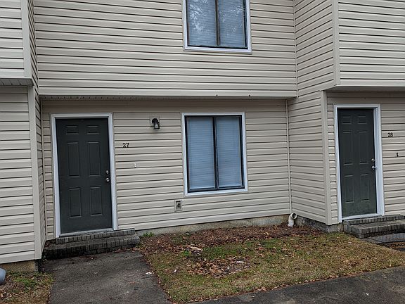 Apt./Unit #27 - Newly renovated vinyl exterior at entire complex.