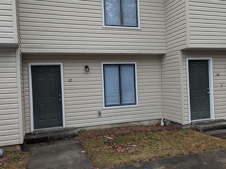 Apt./Unit #27 - Newly renovated vinyl exterior at entire complex.