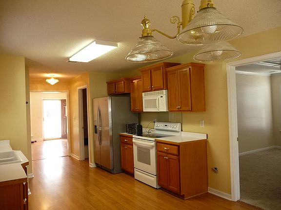 3rd image of 200 Melvina Dr