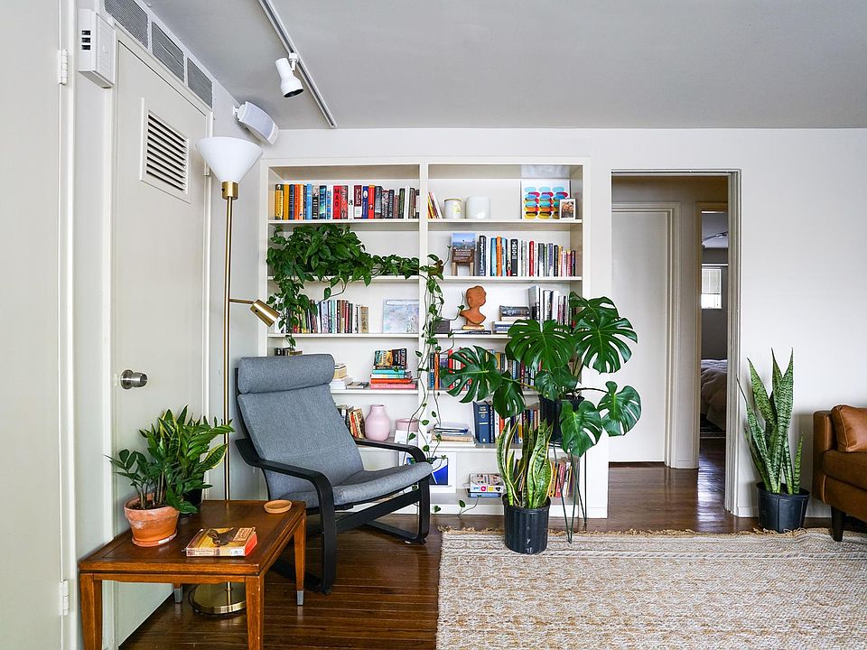 1st image of 1020 W 44th St #5