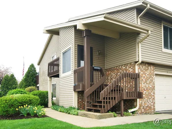 1355 Kingsbury Dr #801, Hanover Park, IL 60133