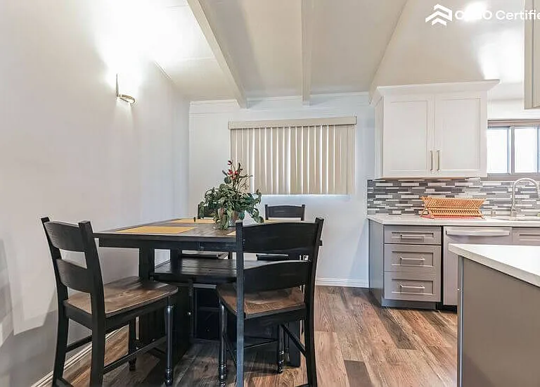 2912 W Century Blvd — Photo 9