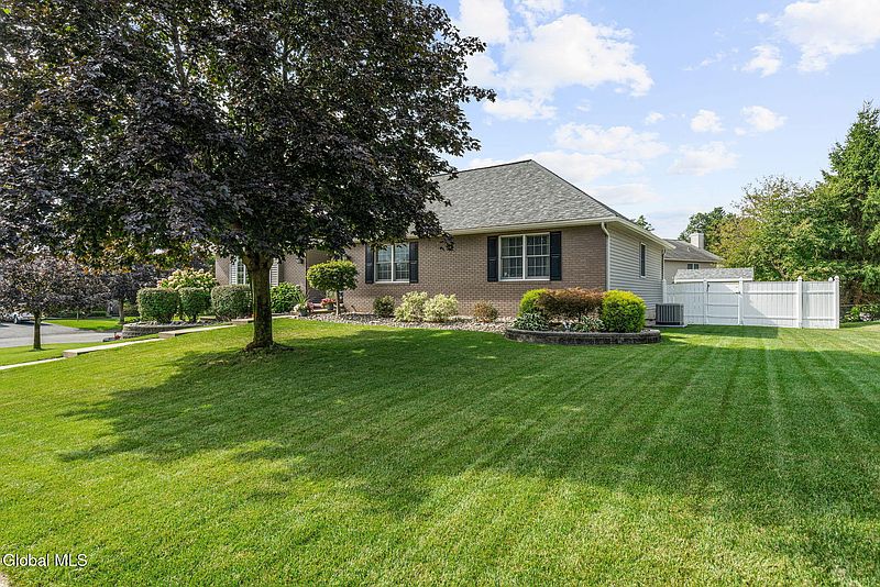 3rd image of 2 Van Tassel Court