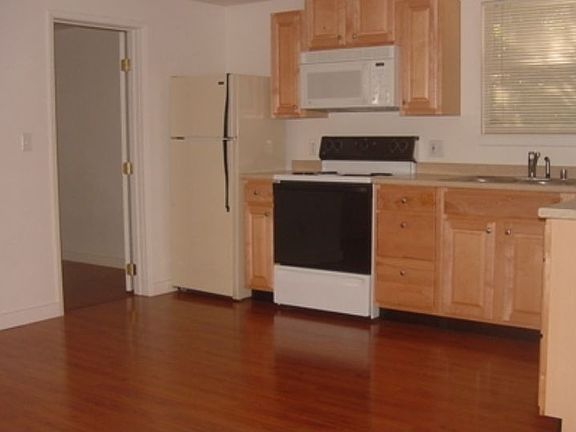 4th image of 2422 San Jose Way