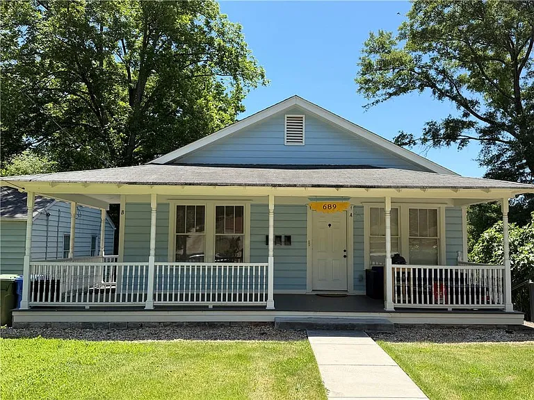 689 Berne St SE #B — Photo 1