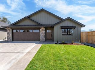 1080 River Mist Ln, Grants Pass, OR 97527