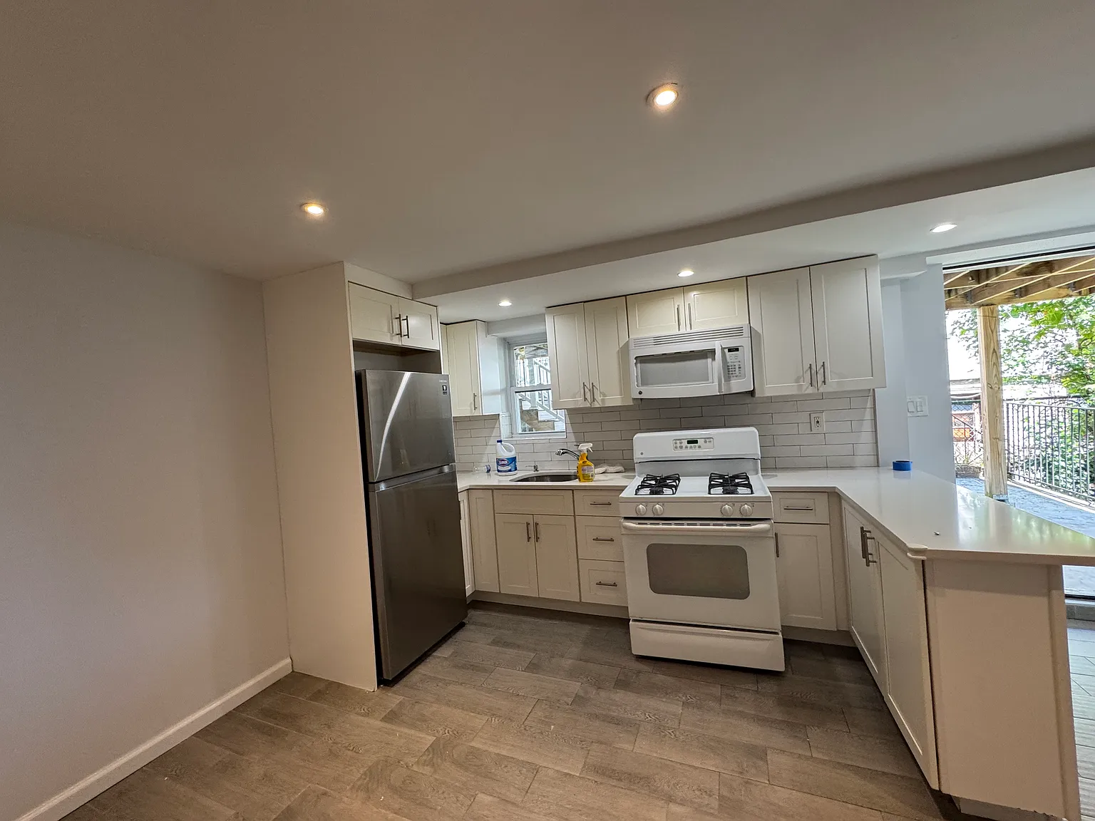 1 bed, 700 sqft, $1,900 — Photo 2