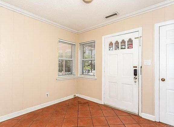 3rd image of 5213 Pine Dr