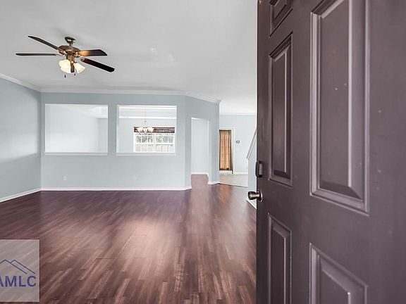 4th image of 50 Clydesdale Ct NE